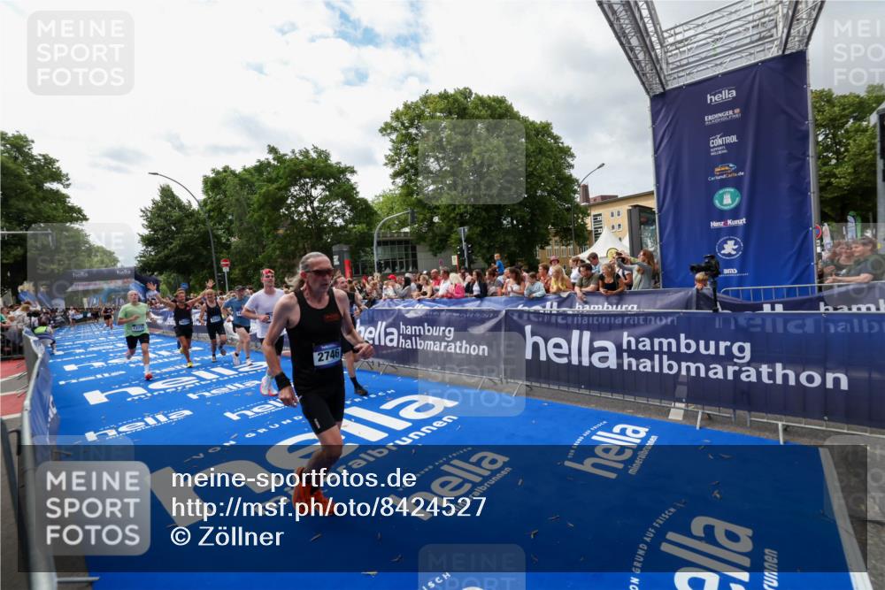 29.06.2025 - hella hamburg halbmarathon Zöllner http://msf.ph/oto/8424527 29.06.2025 10:33:54 Ziel 1743, 2228, 2243, 2746, 10865, 13771, 14310, 14466, 15500, 16243 meine-sportfotos.de