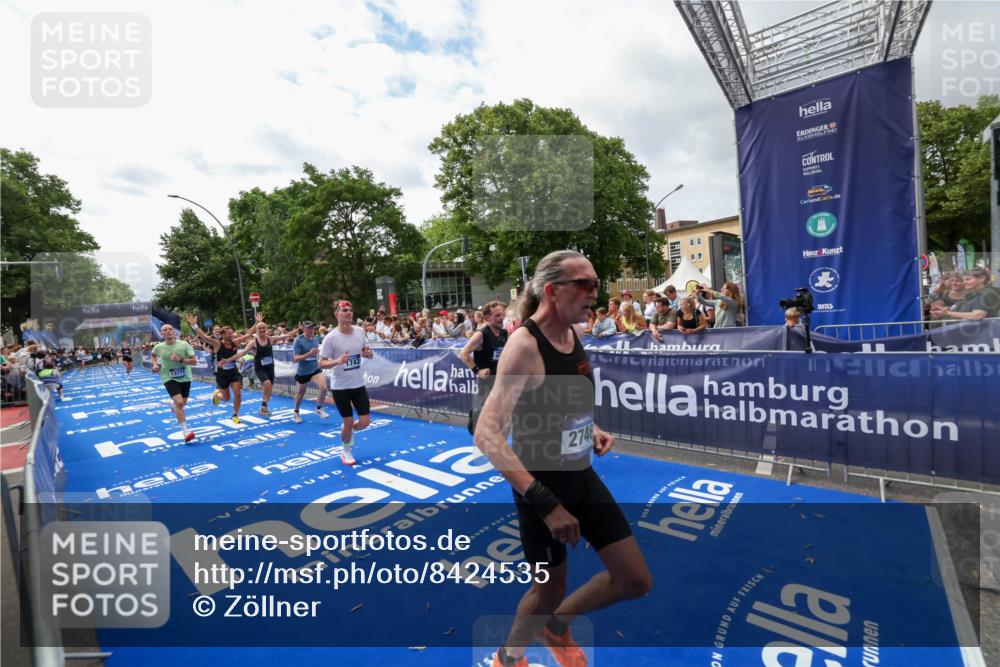 29.06.2025 - hella hamburg halbmarathon Zöllner http://msf.ph/oto/8424535 29.06.2025 10:33:54 Ziel 1743, 2228, 2243, 2746, 10865, 13771, 14310, 14466, 15500, 16243 meine-sportfotos.de