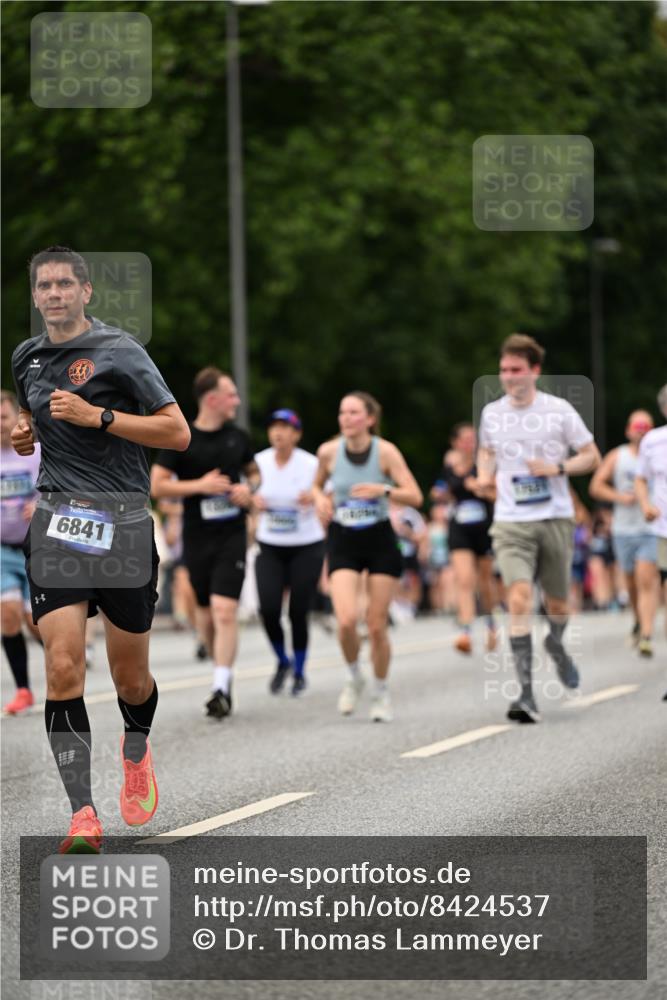 29.06.2025 - hella hamburg halbmarathon Dr. Thomas Lammeyer http://msf.ph/oto/8424537 29.06.2025 10:49:30 Kennedybrücke 1024, 1273, 1685, 1774, 1798, 3238, 3570, 4275, 4337, 4388, 5099, 5949, 6002, 6841, 6888, 7216, 7541, 8605, 8745, 8907, 9084, 9085, 10223, 10668 meine-sportfotos.de