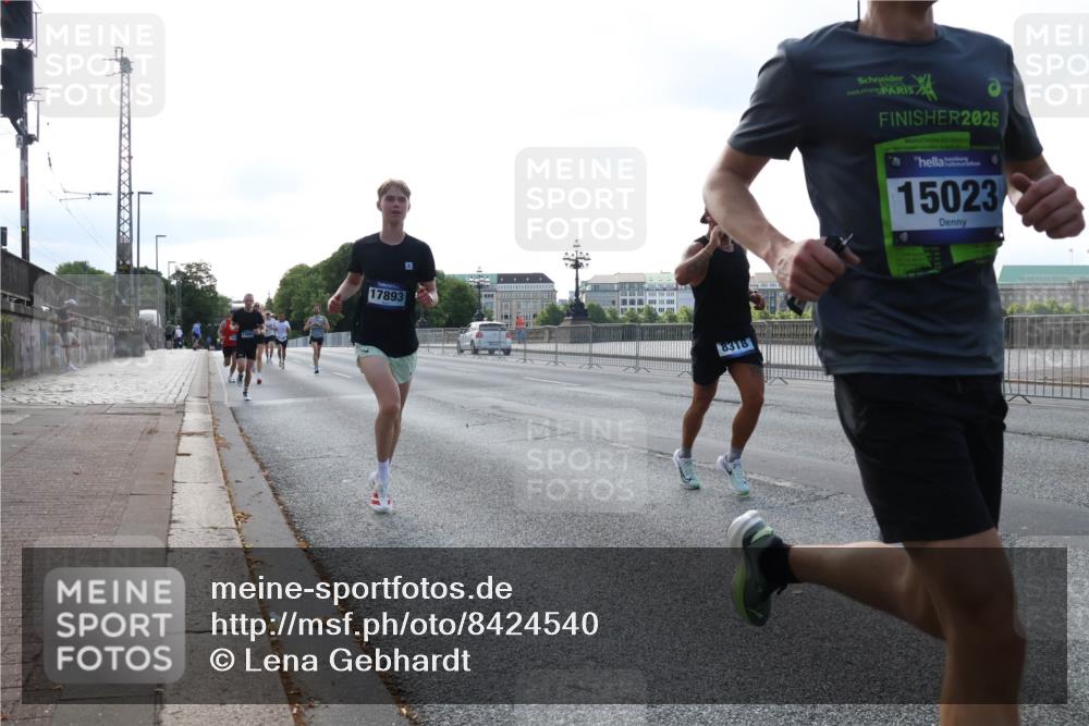 29.06.2025 - hella hamburg halbmarathon Lena Gebhardt http://msf.ph/oto/8424540 29.06.2025 09:43:33 Lombardsbrücke 17893, 8318, 2025, 15023, 1271, 2075, 2180, 2203, 4338, 5301, 6090, 7380, 8318, 9097, 9385, 9565, 9767, 9804, 10351, 10867, 11994, 12341, 13374, 13941, 14728, 14757, 15023, 15136, 15483, 15671, 17040, 17893, 18037, 18328, 18693, 18695, 18763, 18832, 18989 meine-sportfotos.de
