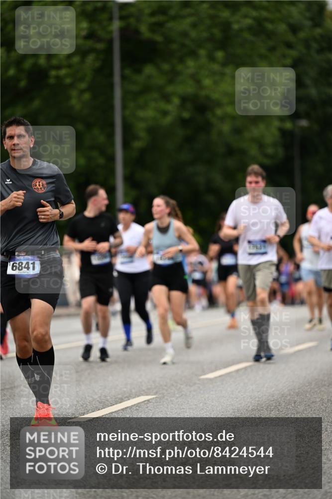 29.06.2025 - hella hamburg halbmarathon Dr. Thomas Lammeyer http://msf.ph/oto/8424544 29.06.2025 10:49:31 Kennedybrücke 1024, 1273, 1685, 1774, 1798, 2779, 3238, 3570, 4275, 4337, 4388, 5099, 5949, 6002, 6841, 6888, 7216, 7859, 8605, 8745, 8907, 9084, 9085, 10668 meine-sportfotos.de