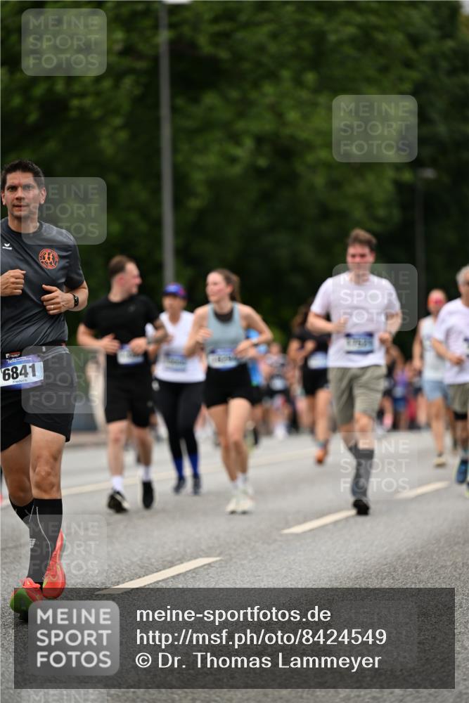 29.06.2025 - hella hamburg halbmarathon Dr. Thomas Lammeyer http://msf.ph/oto/8424549 29.06.2025 10:49:31 Kennedybrücke 1024, 1273, 1685, 1774, 1798, 2779, 3238, 3570, 4275, 4337, 4388, 5099, 5949, 6002, 6841, 6888, 7216, 7859, 8605, 8745, 8907, 9084, 9085, 10668 meine-sportfotos.de
