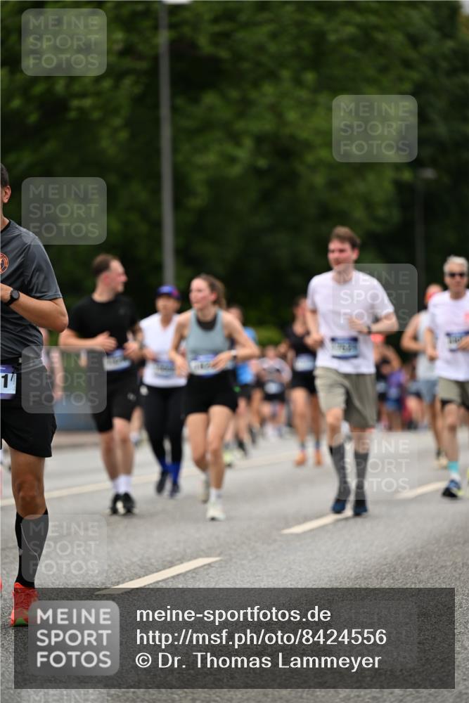29.06.2025 - hella hamburg halbmarathon Dr. Thomas Lammeyer http://msf.ph/oto/8424556 29.06.2025 10:49:31 Kennedybrücke 1024, 1273, 1685, 1774, 1798, 2779, 3238, 3570, 4275, 4337, 4388, 5099, 5949, 6002, 6841, 6888, 7216, 7859, 8605, 8745, 8907, 9084, 9085, 10668 meine-sportfotos.de