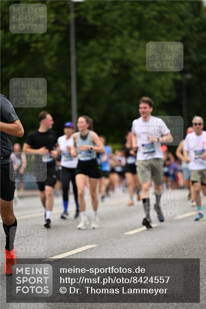 29.06.2025 - hella hamburg halbmarathon Dr. Thomas Lammeyer http://msf.ph/oto/8424557 29.06.2025 10:49:31 Kennedybrücke 1024, 1273, 1685, 1774, 1798, 2779, 3238, 3570, 4275, 4337, 4388, 5099, 5949, 6002, 6841, 6888, 7216, 7859, 8605, 8745, 8907, 9084, 9085, 10668 meine-sportfotos.de