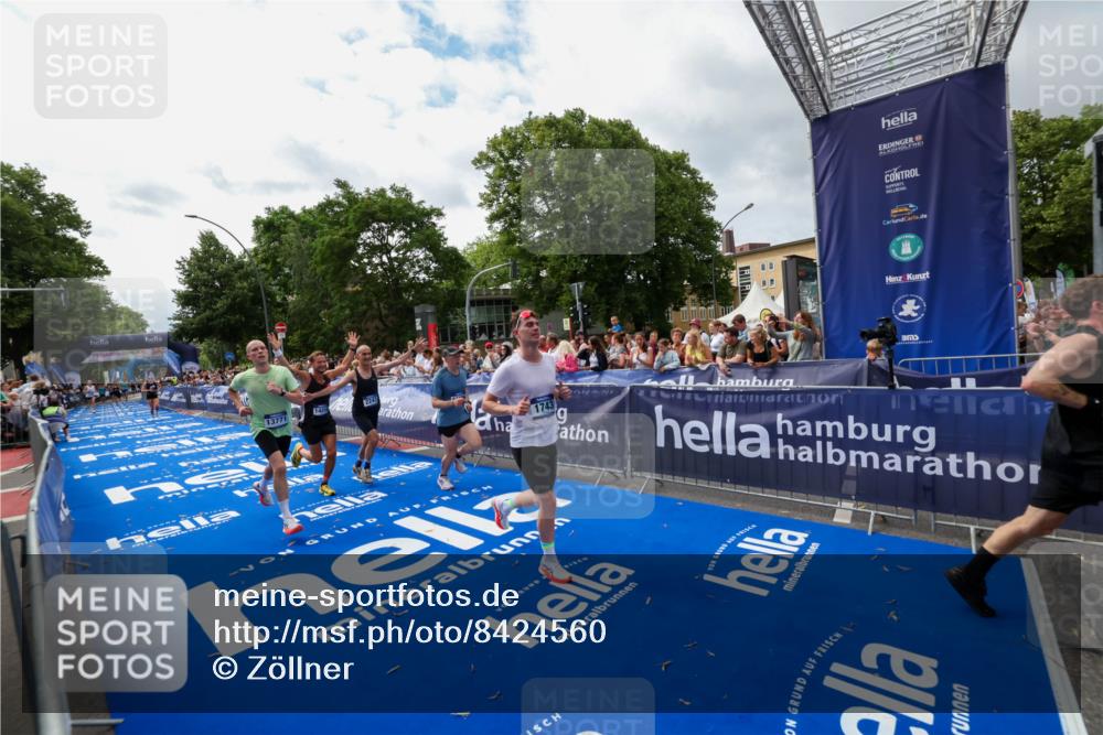29.06.2025 - hella hamburg halbmarathon Zöllner http://msf.ph/oto/8424560 29.06.2025 10:33:54 Ziel 1743, 2228, 2243, 2746, 10865, 13771, 14310, 14466, 15500, 16243 meine-sportfotos.de