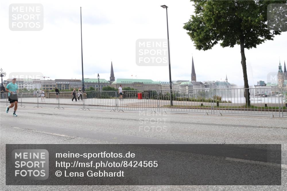 29.06.2025 - hella hamburg halbmarathon Lena Gebhardt http://msf.ph/oto/8424565 29.06.2025 10:28:30 Lombardsbrücke 1557, 3445, 4700, 5249, 5250, 5369, 5604, 5718, 5903, 5939, 6102, 6418, 7667, 7980, 8215, 8327, 8560, 9642, 9653, 9654, 9716, 9855, 10068, 10434, 12842, 13045, 13296, 13400, 13568, 13678, 14017, 14155, 15123, 15256, 15608, 16125, 16643, 18256, 18293, 18604, 19180 meine-sportfotos.de