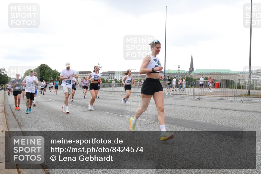 29.06.2025 - hella hamburg halbmarathon Lena Gebhardt http://msf.ph/oto/8424574 29.06.2025 10:53:24 Lombardsbrücke 10490, 18311, 17012, 8414, 17571, 1340, 1709, 1900, 1906, 1984, 2065, 2291, 2409, 2429, 2988, 3226, 3787, 4195, 4595, 4626, 5428, 5562, 5815, 5857, 6041, 6044, 6135, 6306, 6521, 6913, 6996, 7068, 7483, 7537, 7611, 7681, 7876, 7890, 8189, 8212, 8414, 8515, 8906, 9077, 9456, 9531, 9685, 9764, 9785, 10043, 10175, 10417, 10490, 10568, 10661, 11520, 11524, 12193, 12219, 12700, 13489, 13916, 13917, 14038, 14765, 14807, 14977, 14979, 16137 meine-sportfotos.de