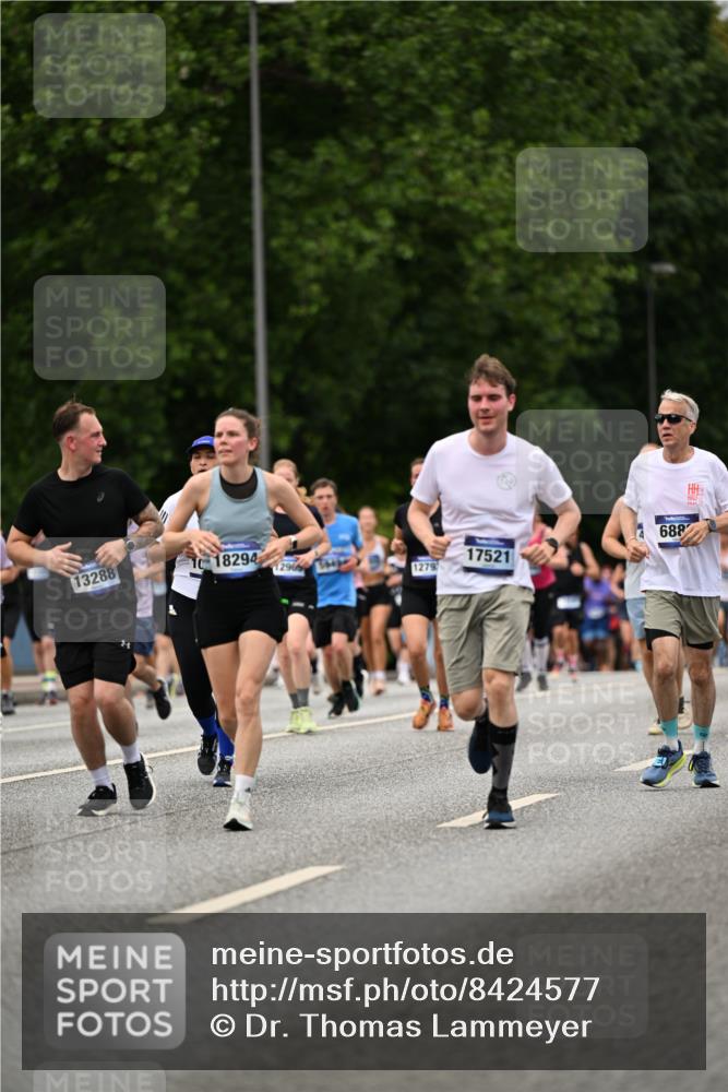 29.06.2025 - hella hamburg halbmarathon Dr. Thomas Lammeyer http://msf.ph/oto/8424577 29.06.2025 10:49:32 Kennedybrücke 1024, 1685, 1774, 1798, 2779, 3238, 3570, 4275, 4337, 4388, 5099, 5949, 6002, 6841, 6888, 7216, 7859, 8605, 8745, 8907, 9084, 9085, 10668 meine-sportfotos.de