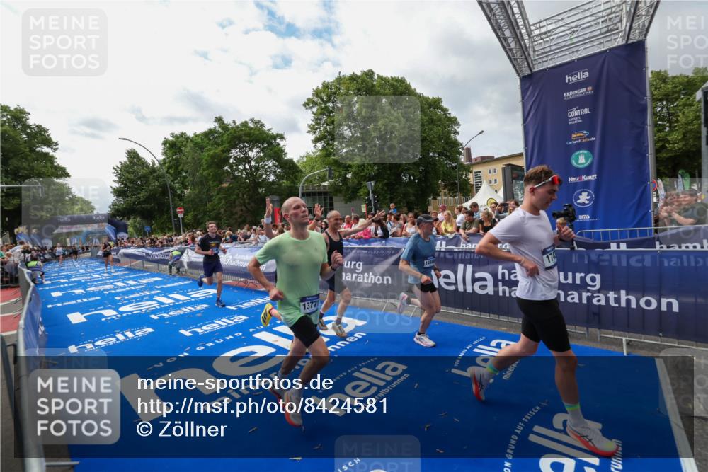 29.06.2025 - hella hamburg halbmarathon Zöllner http://msf.ph/oto/8424581 29.06.2025 10:33:55 Ziel 1743, 2228, 2243, 10865, 13771, 14310, 14466, 15500, 16243 meine-sportfotos.de