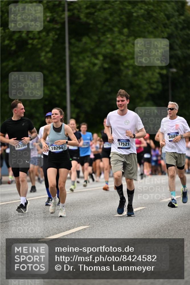 29.06.2025 - hella hamburg halbmarathon Dr. Thomas Lammeyer http://msf.ph/oto/8424582 29.06.2025 10:49:32 Kennedybrücke 1024, 1685, 1774, 1798, 2779, 3238, 3570, 4275, 4337, 4388, 5099, 5949, 6002, 6841, 6888, 7216, 7859, 8605, 8745, 8907, 9084, 9085, 10668 meine-sportfotos.de