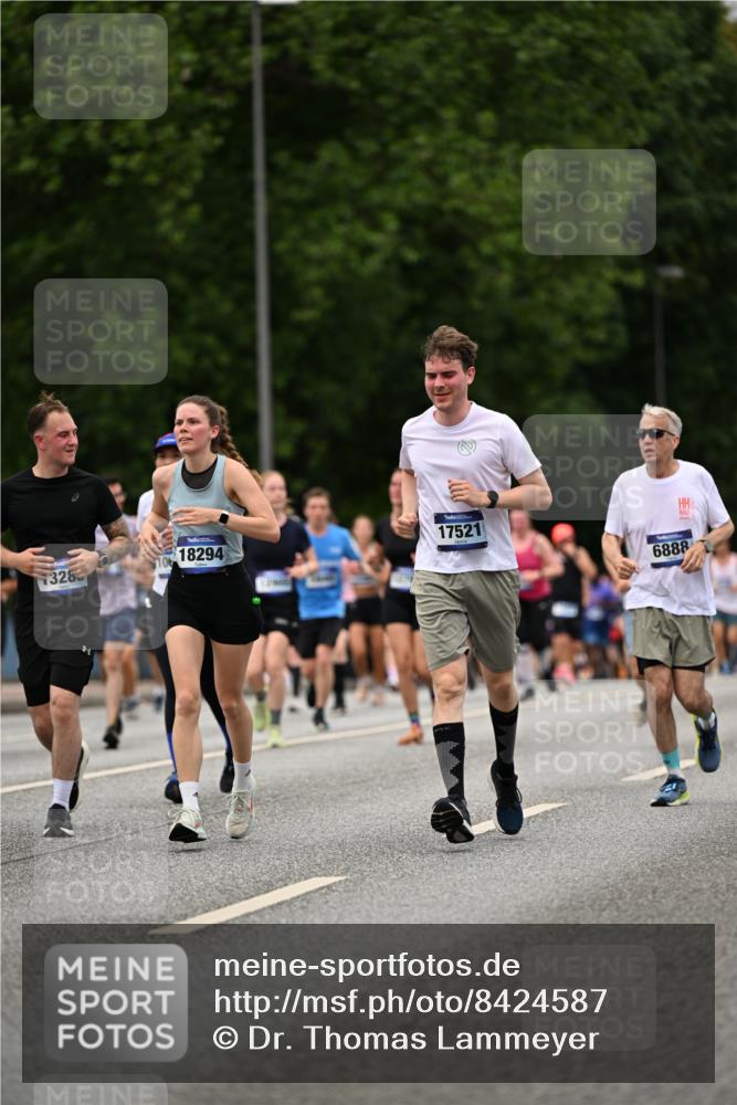 29.06.2025 - hella hamburg halbmarathon Dr. Thomas Lammeyer http://msf.ph/oto/8424587 29.06.2025 10:49:32 Kennedybrücke 1024, 1685, 1774, 1798, 2779, 3238, 3570, 4275, 4337, 4388, 5099, 5949, 6002, 6841, 6888, 7216, 7859, 8605, 8745, 8907, 9084, 9085, 10668 meine-sportfotos.de