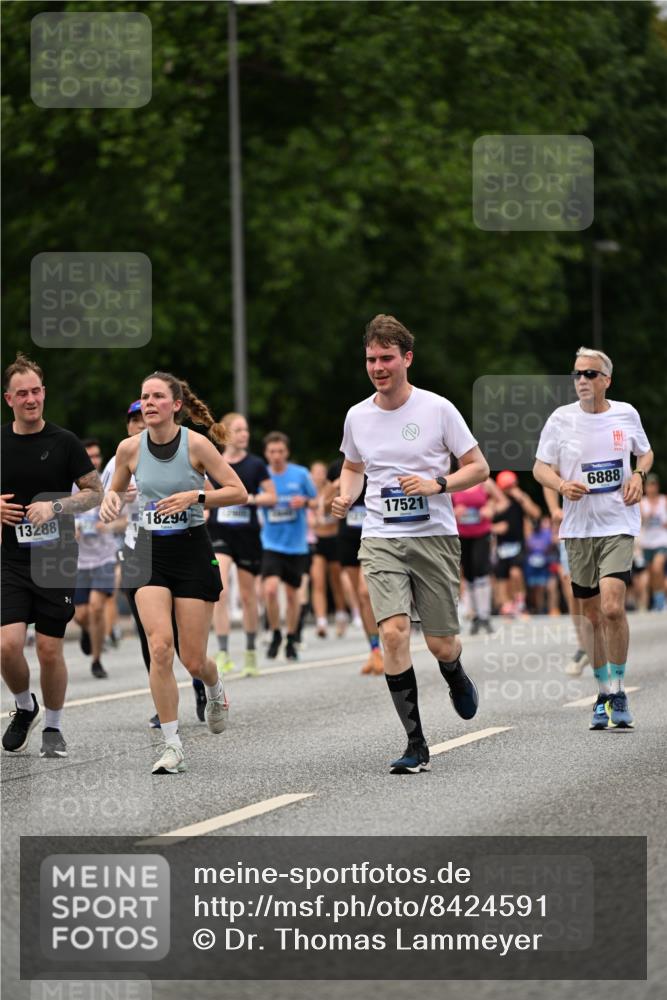 29.06.2025 - hella hamburg halbmarathon Dr. Thomas Lammeyer http://msf.ph/oto/8424591 29.06.2025 10:49:32 Kennedybrücke 1024, 1685, 1774, 1798, 2779, 3238, 3570, 4275, 4337, 4388, 5099, 5949, 6002, 6841, 6888, 7216, 7859, 8605, 8745, 8907, 9084, 9085, 10668 meine-sportfotos.de
