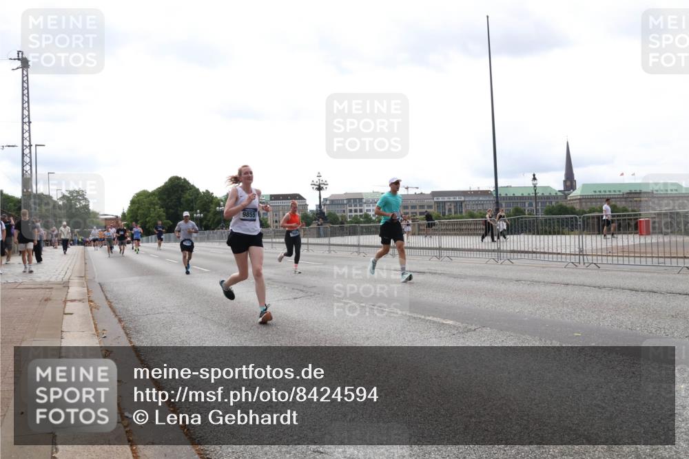 29.06.2025 - hella hamburg halbmarathon Lena Gebhardt http://msf.ph/oto/8424594 29.06.2025 10:28:30 Lombardsbrücke 9855, 1557, 3445, 4700, 5249, 5250, 5369, 5604, 5718, 5903, 5939, 6102, 6418, 7667, 7980, 8215, 8327, 8560, 9642, 9653, 9654, 9716, 9855, 10068, 10434, 12842, 13045, 13296, 13400, 13568, 13678, 14017, 14155, 15123, 15256, 15608, 16125, 16643, 18256, 18293, 18604, 19180 meine-sportfotos.de