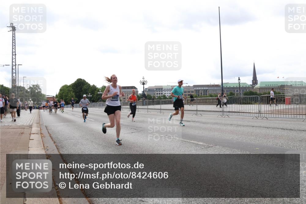 29.06.2025 - hella hamburg halbmarathon Lena Gebhardt http://msf.ph/oto/8424606 29.06.2025 10:28:31 Lombardsbrücke 9855, 1557, 3445, 4700, 5249, 5250, 5369, 5604, 5718, 5903, 5939, 6102, 6418, 7667, 7980, 8215, 8327, 8560, 9642, 9653, 9654, 9716, 9855, 10068, 10434, 12842, 13045, 13296, 13400, 13568, 13678, 14017, 14155, 15123, 15256, 16125, 16643, 18256, 18293, 18604, 19180 meine-sportfotos.de