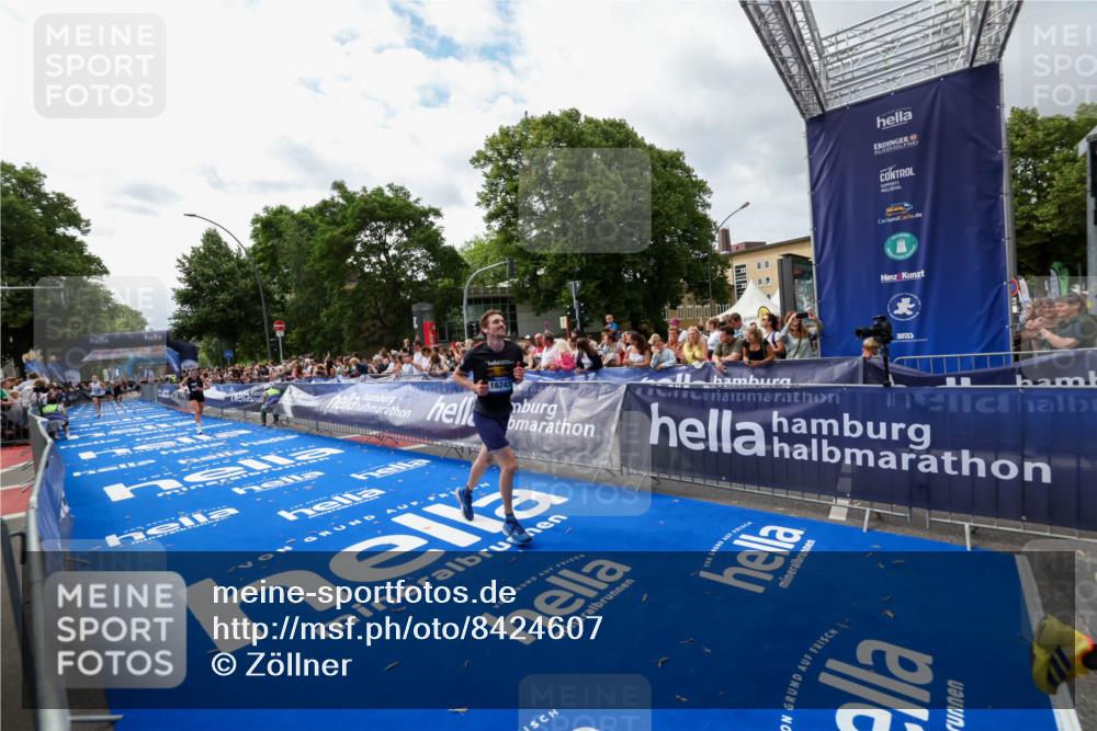 29.06.2025 - hella hamburg halbmarathon Zöllner http://msf.ph/oto/8424607 29.06.2025 10:33:56 Ziel 1743, 2243, 10865, 13771, 14310, 14466, 15500, 16243 meine-sportfotos.de