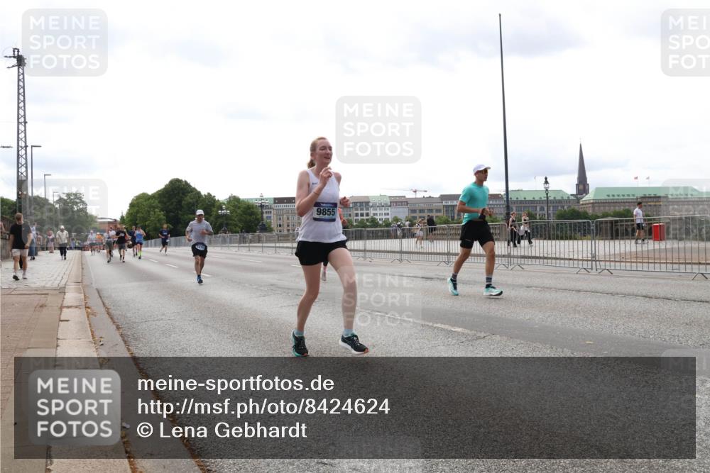 29.06.2025 - hella hamburg halbmarathon Lena Gebhardt http://msf.ph/oto/8424624 29.06.2025 10:28:31 Lombardsbrücke 9855, 1557, 3445, 4700, 5249, 5250, 5369, 5604, 5718, 5903, 5939, 6102, 6418, 7667, 7980, 8215, 8327, 8560, 9642, 9653, 9654, 9716, 9855, 10068, 10434, 12842, 13045, 13296, 13400, 13568, 13678, 14017, 14155, 15123, 15256, 16125, 16643, 18256, 18293, 18604, 19180 meine-sportfotos.de