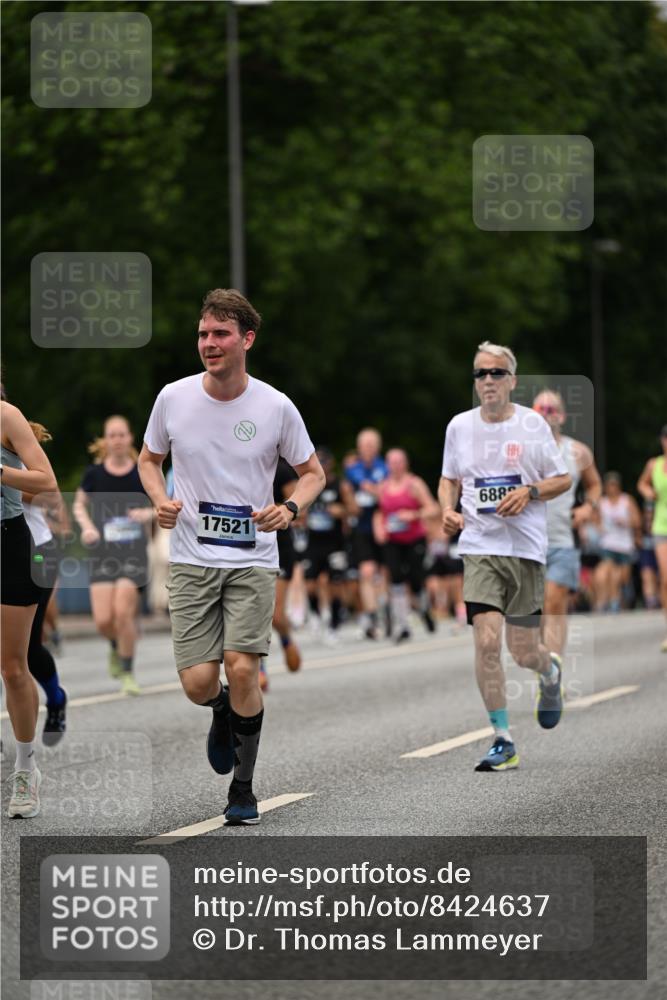 29.06.2025 - hella hamburg halbmarathon Dr. Thomas Lammeyer http://msf.ph/oto/8424637 29.06.2025 10:49:33 Kennedybrücke 1024, 1774, 1798, 2550, 2779, 3570, 4275, 4337, 4388, 5099, 5949, 6002, 6841, 6888, 7216, 7859, 8605, 8745, 8907, 9084, 9085, 10668, 10727 meine-sportfotos.de