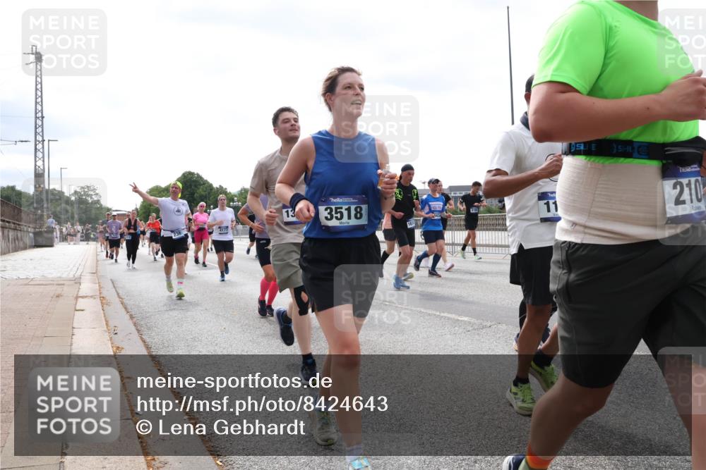 29.06.2025 - hella hamburg halbmarathon Lena Gebhardt http://msf.ph/oto/8424643 29.06.2025 10:43:17 Lombardsbrücke 4177, 13, 3518, 11, 16, 210, 1149, 1155, 1467, 1788, 1816, 1878, 2103, 2158, 2267, 2361, 2450, 2509, 2971, 3074, 3238, 3329, 3378, 3390, 3518, 3638, 3764, 4056, 4105, 4177, 4302, 4367, 4385, 4680, 5067, 5268, 5370, 5610, 5720, 5755, 5967, 6012, 6096, 6226, 6440, 6931, 7043, 7461, 7872, 7926, 8135, 8161, 8184, 8233, 8408, 8435, 8795, 8991, 9072, 9304, 9378, 9639, 9641, 9644, 9976, 10008, 10083, 10180, 10200, 10202, 11142, 11710, 12151, 13049 meine-sportfotos.de
