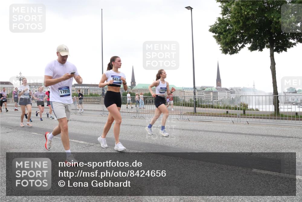29.06.2025 - hella hamburg halbmarathon Lena Gebhardt http://msf.ph/oto/8424656 29.06.2025 10:53:25 Lombardsbrücke 14419, 17600, 17012, 8414, 12219, 1340, 1709, 1900, 1906, 1984, 2065, 2291, 2409, 2429, 2988, 3226, 3787, 4195, 4595, 4626, 5428, 5562, 5815, 5857, 6041, 6044, 6135, 6306, 6521, 6913, 6996, 7039, 7068, 7483, 7537, 7611, 7681, 7876, 7890, 8189, 8212, 8414, 8515, 8906, 9077, 9456, 9531, 9685, 9764, 9785, 10043, 10175, 10417, 10490, 10568, 10661, 11520, 11524, 12193, 12219, 12700, 13489, 13916, 13917, 14038, 14765, 14807, 14977, 14979, 16137 meine-sportfotos.de