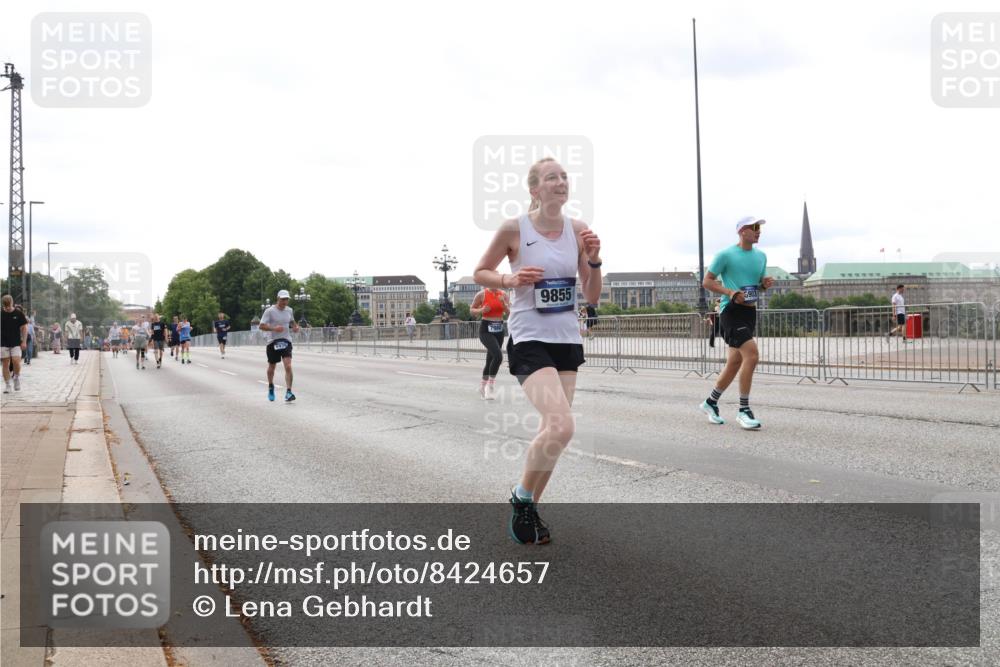 29.06.2025 - hella hamburg halbmarathon Lena Gebhardt http://msf.ph/oto/8424657 29.06.2025 10:28:31 Lombardsbrücke 7980, 9855, 1557, 3445, 4700, 5249, 5250, 5369, 5604, 5718, 5903, 5939, 6102, 6418, 7667, 7980, 8215, 8327, 8560, 9642, 9653, 9654, 9716, 9855, 10068, 10434, 12842, 13045, 13296, 13400, 13568, 13678, 14017, 14155, 15123, 15256, 16125, 16643, 18256, 18293, 18604, 19180 meine-sportfotos.de