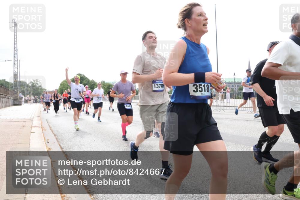 29.06.2025 - hella hamburg halbmarathon Lena Gebhardt http://msf.ph/oto/8424667 29.06.2025 10:43:17 Lombardsbrücke 2361, 1443, 13786, 3518, 1149, 1155, 1467, 1788, 1816, 1878, 2103, 2158, 2267, 2361, 2450, 2509, 2971, 3074, 3238, 3329, 3378, 3390, 3518, 3638, 3764, 4056, 4105, 4177, 4302, 4367, 4385, 4680, 5067, 5268, 5370, 5610, 5720, 5755, 5967, 6012, 6096, 6226, 6440, 6931, 7043, 7461, 7872, 7926, 8135, 8161, 8184, 8233, 8408, 8435, 8795, 8991, 9072, 9304, 9378, 9639, 9641, 9644, 9976, 10008, 10083, 10180, 10200, 10202, 11142, 11710, 12151, 13049 meine-sportfotos.de