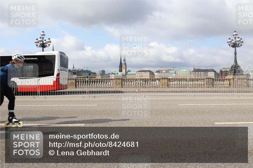 29.06.2025 - hella hamburg halbmarathon Lena Gebhardt http://msf.ph/oto/8424681 29.06.2025 08:58:44 Lombardsbrücke  meine-sportfotos.de