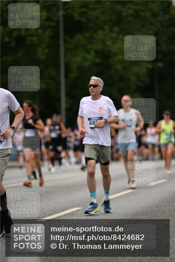 29.06.2025 - hella hamburg halbmarathon Dr. Thomas Lammeyer http://msf.ph/oto/8424682 29.06.2025 10:49:35 Kennedybrücke 1024, 1774, 1798, 2550, 2779, 3570, 4275, 4337, 4388, 5099, 5949, 6841, 6888, 7216, 7859, 8605, 8745, 8907, 9084, 9085, 10668, 10727 meine-sportfotos.de
