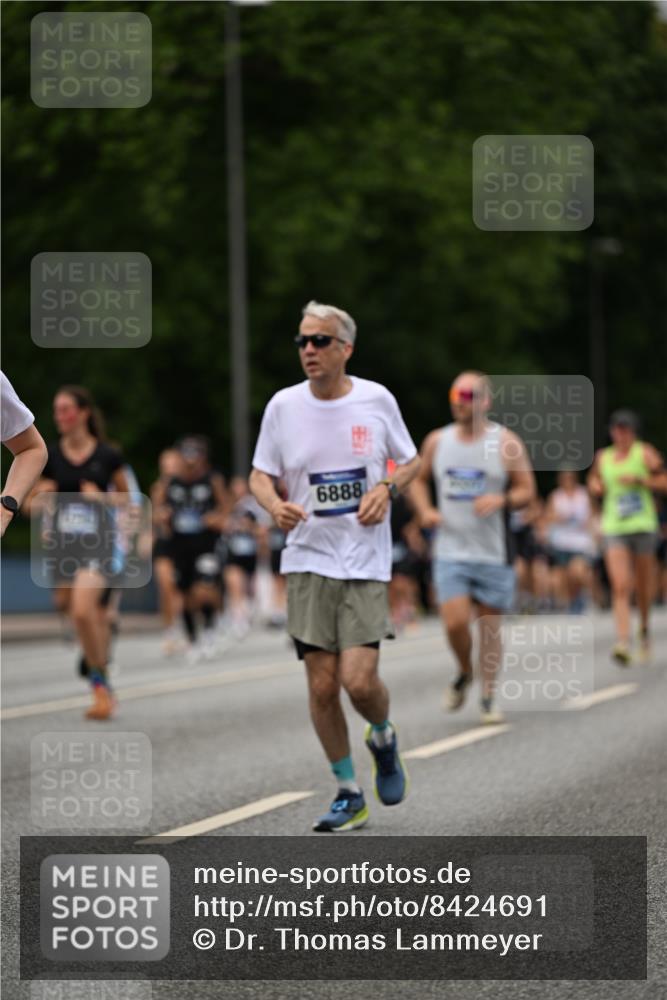 29.06.2025 - hella hamburg halbmarathon Dr. Thomas Lammeyer http://msf.ph/oto/8424691 29.06.2025 10:49:35 Kennedybrücke 1024, 1774, 1798, 2550, 2779, 3570, 4275, 4337, 4388, 5099, 5949, 6841, 6888, 7216, 7859, 8605, 8745, 8907, 9084, 9085, 10668, 10727 meine-sportfotos.de
