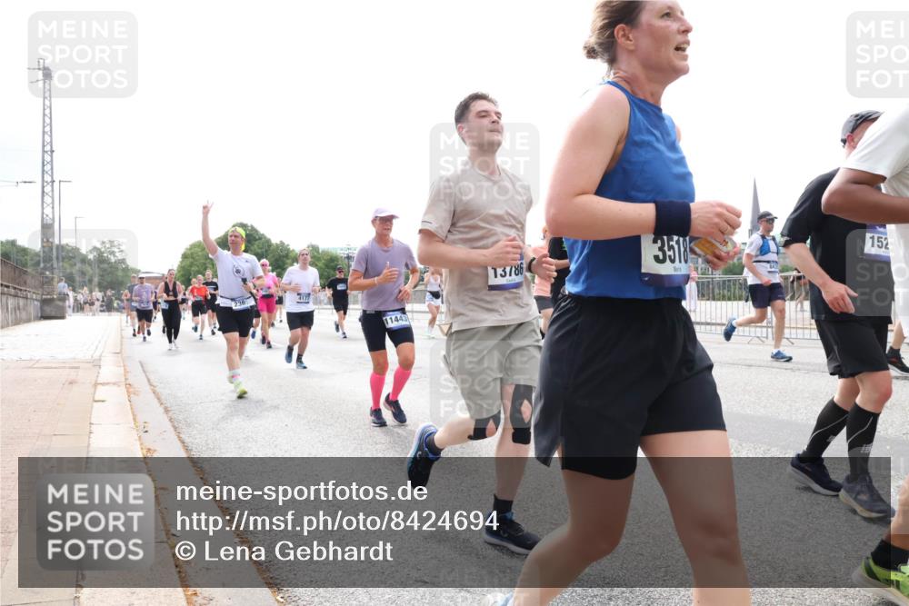 29.06.2025 - hella hamburg halbmarathon Lena Gebhardt http://msf.ph/oto/8424694 29.06.2025 10:43:17 Lombardsbrücke 236, 11443, 13786, 3518, 152, 1149, 1155, 1467, 1788, 1816, 1878, 2103, 2158, 2267, 2361, 2450, 2509, 2971, 3074, 3238, 3329, 3378, 3390, 3518, 3638, 3764, 4056, 4105, 4177, 4302, 4367, 4385, 4680, 5067, 5268, 5370, 5610, 5720, 5755, 5967, 6012, 6096, 6226, 6440, 6931, 7043, 7461, 7872, 7926, 8135, 8161, 8184, 8233, 8408, 8435, 8795, 8991, 9072, 9304, 9378, 9639, 9641, 9644, 9976, 10008, 10083, 10180, 10200, 10202, 11142, 11710, 12151, 13049 meine-sportfotos.de