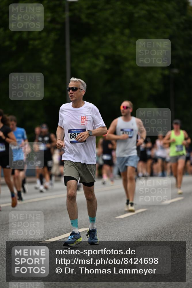 29.06.2025 - hella hamburg halbmarathon Dr. Thomas Lammeyer http://msf.ph/oto/8424698 29.06.2025 10:49:35 Kennedybrücke 1024, 1774, 1798, 2550, 2779, 3570, 4275, 4337, 4388, 5099, 5949, 6841, 6888, 7216, 7859, 8605, 8745, 8907, 9084, 9085, 10668, 10727 meine-sportfotos.de