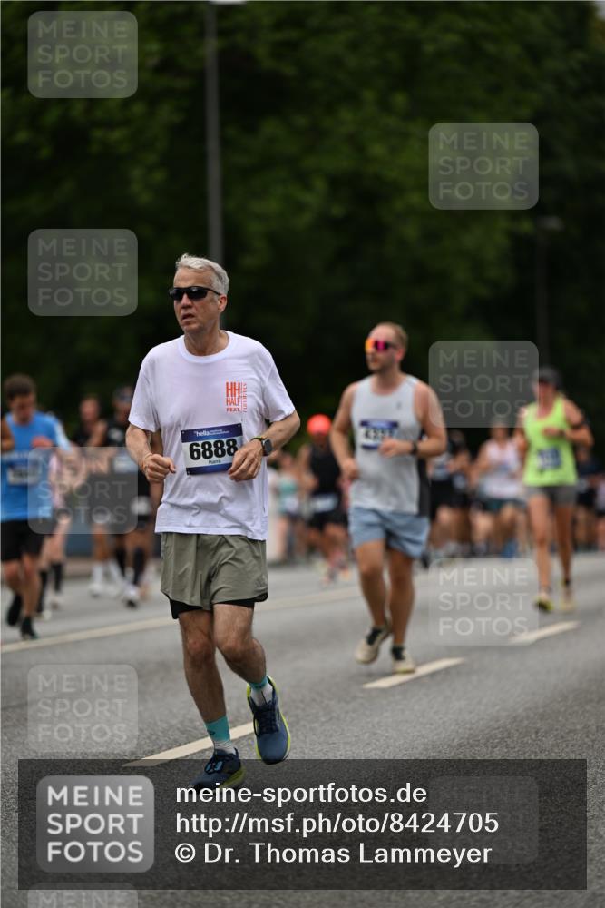 29.06.2025 - hella hamburg halbmarathon Dr. Thomas Lammeyer http://msf.ph/oto/8424705 29.06.2025 10:49:36 Kennedybrücke 1024, 1774, 1798, 2550, 2779, 3570, 4275, 4337, 4388, 5099, 5949, 6841, 6888, 7216, 7859, 7912, 8745, 8907, 9084, 9085, 10668, 10727 meine-sportfotos.de