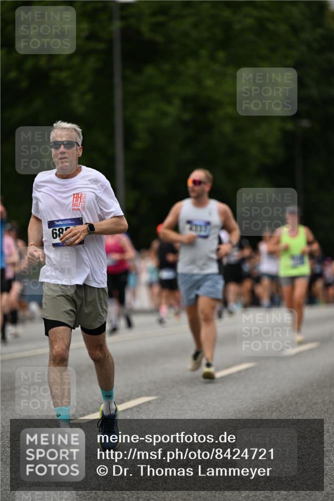 29.06.2025 - hella hamburg halbmarathon Dr. Thomas Lammeyer http://msf.ph/oto/8424721 29.06.2025 10:49:36 Kennedybrücke 1024, 1774, 1798, 2550, 2779, 3570, 4275, 4337, 4388, 5099, 5949, 6841, 6888, 7216, 7859, 7912, 8745, 8907, 9084, 9085, 10668, 10727 meine-sportfotos.de