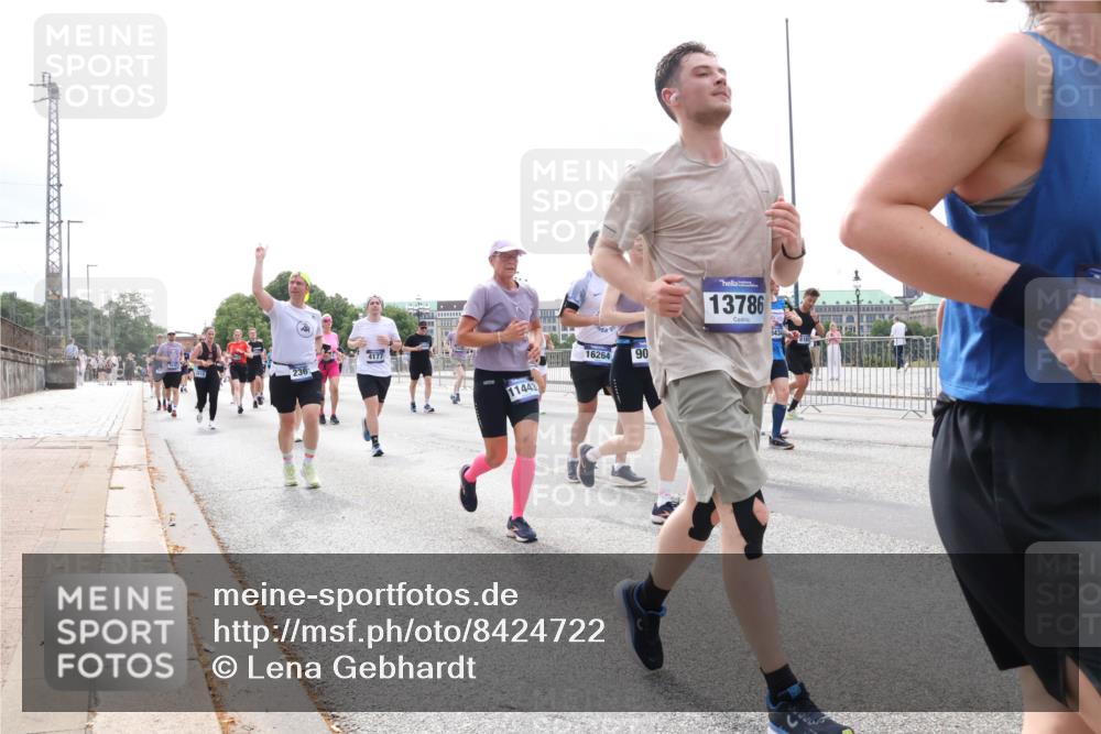 29.06.2025 - hella hamburg halbmarathon Lena Gebhardt http://msf.ph/oto/8424722 29.06.2025 10:43:18 Lombardsbrücke 4177, 11443, 16264, 90, 13786, 1149, 1155, 1467, 1788, 1816, 1878, 2103, 2158, 2267, 2361, 2450, 2509, 2971, 3074, 3238, 3329, 3378, 3390, 3518, 3638, 3764, 4056, 4105, 4177, 4302, 4367, 4385, 4680, 5067, 5268, 5370, 5610, 5720, 5755, 5967, 6012, 6096, 6226, 6440, 6931, 7043, 7197, 7461, 7872, 7926, 8135, 8184, 8233, 8408, 8435, 8795, 8991, 9072, 9304, 9378, 9639, 9641, 9644, 9831, 9976, 10008, 10083, 10180, 10200, 10202, 11710, 13049 meine-sportfotos.de