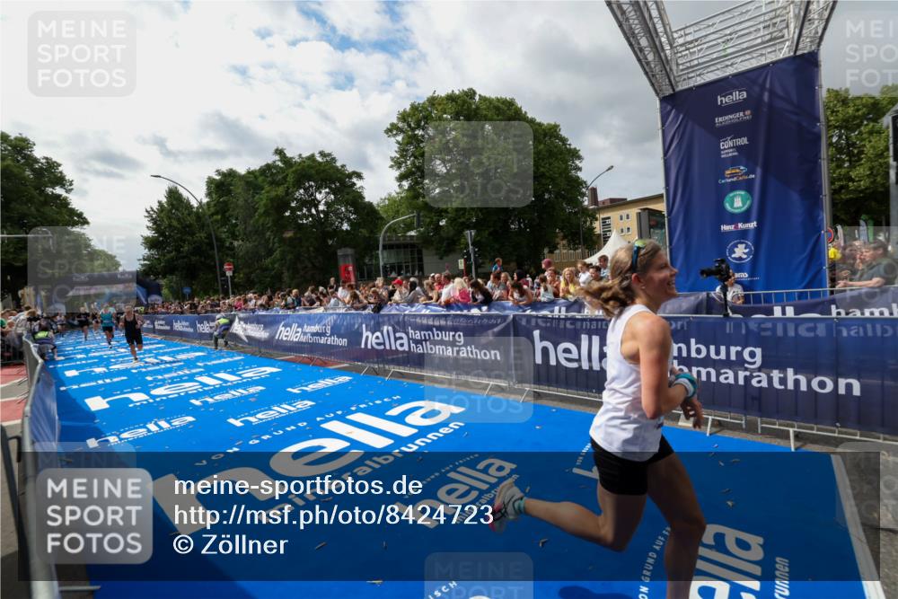 29.06.2025 - hella hamburg halbmarathon Zöllner http://msf.ph/oto/8424723 29.06.2025 10:34:02 Ziel 9345, 9519, 11227, 13493, 13494, 14448, 15268, 15500, 17877 meine-sportfotos.de