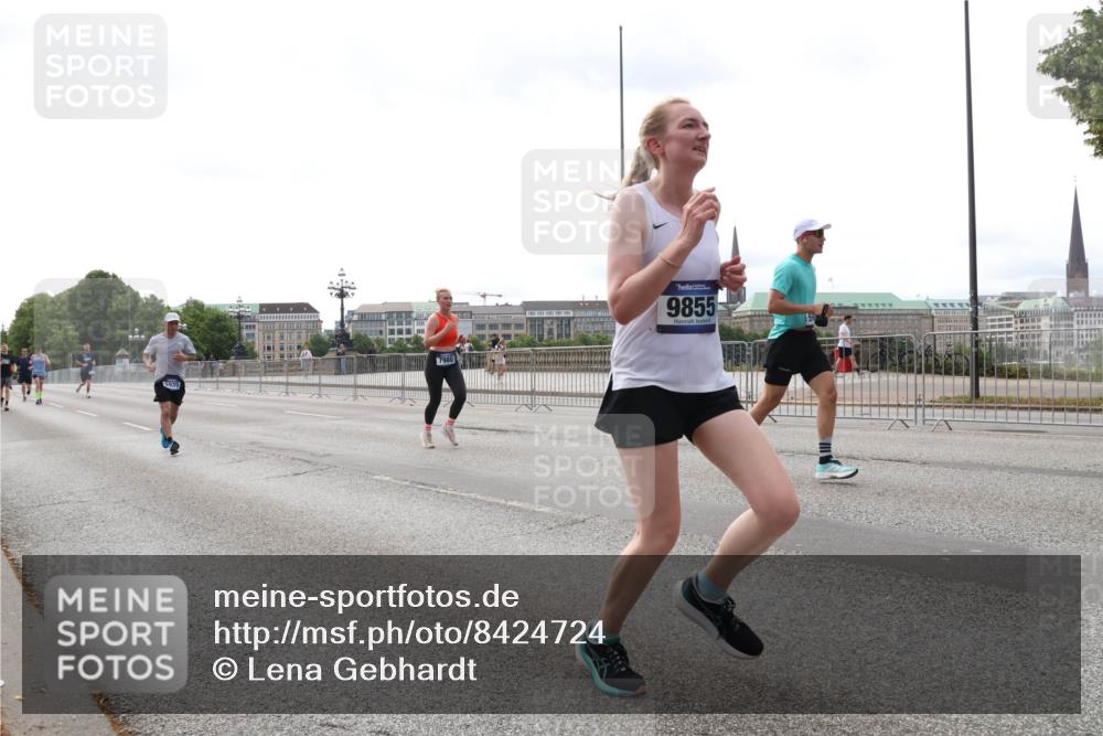 29.06.2025 - hella hamburg halbmarathon Lena Gebhardt http://msf.ph/oto/8424724 29.06.2025 10:28:32 Lombardsbrücke 5939, 9855, 1518, 1557, 3445, 4700, 5249, 5250, 5369, 5604, 5718, 5903, 5939, 6102, 6418, 7667, 7980, 8215, 8327, 8560, 9642, 9653, 9654, 9716, 9855, 10068, 10434, 13045, 13296, 13400, 13568, 14017, 14155, 15123, 15256, 16125, 16643, 18256, 18293, 18604, 19180 meine-sportfotos.de