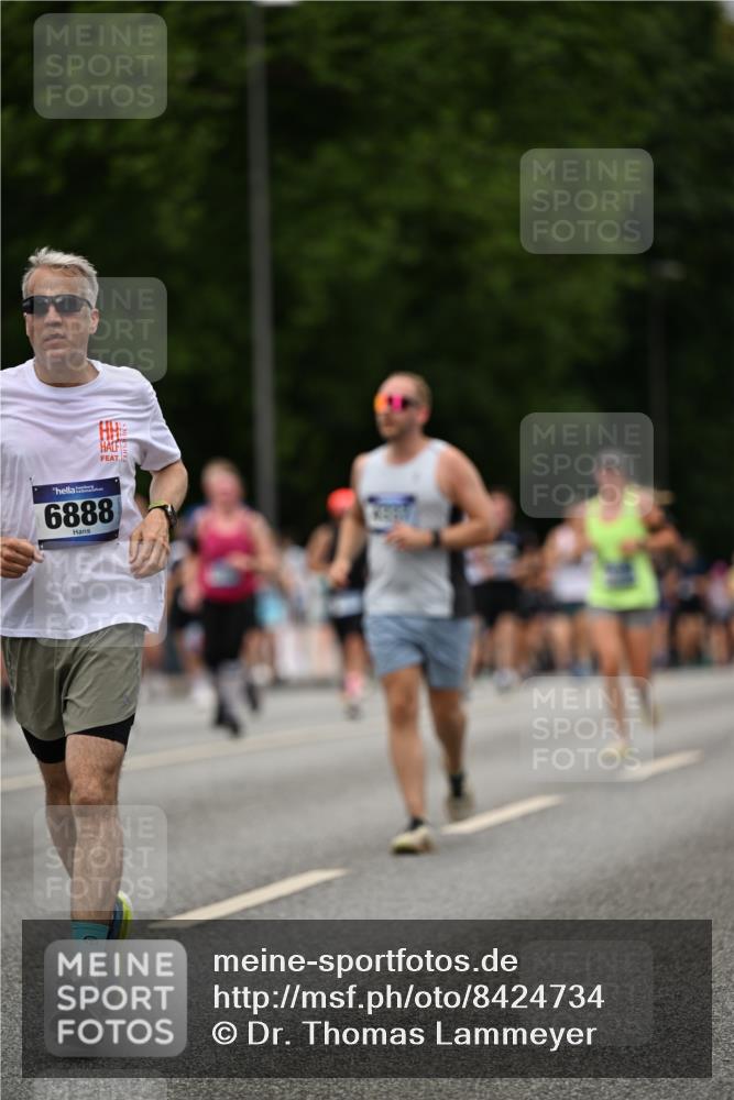 29.06.2025 - hella hamburg halbmarathon Dr. Thomas Lammeyer http://msf.ph/oto/8424734 29.06.2025 10:49:37 Kennedybrücke 1024, 1774, 1798, 2550, 2779, 3570, 4275, 4337, 4388, 5099, 5949, 6841, 6888, 7216, 7859, 7912, 8745, 8907, 9084, 9085, 10668, 10727 meine-sportfotos.de