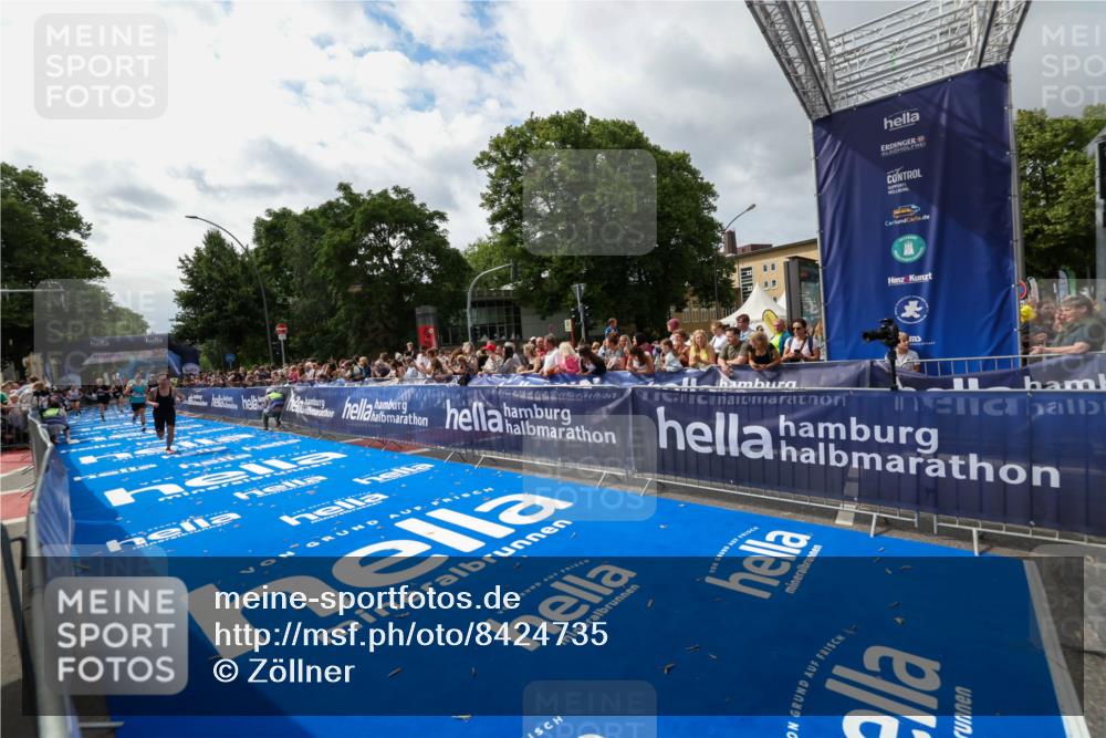 29.06.2025 - hella hamburg halbmarathon Zöllner http://msf.ph/oto/8424735 29.06.2025 10:34:03 Ziel 9345, 9519, 11019, 11227, 13493, 13494, 14448, 15268, 15500, 17877 meine-sportfotos.de