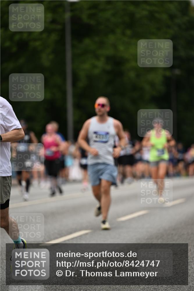 29.06.2025 - hella hamburg halbmarathon Dr. Thomas Lammeyer http://msf.ph/oto/8424747 29.06.2025 10:49:37 Kennedybrücke 1024, 1774, 1798, 2550, 2779, 3570, 4275, 4337, 4388, 5099, 5949, 6841, 6888, 7216, 7859, 7912, 8745, 8907, 9084, 9085, 10668, 10727 meine-sportfotos.de