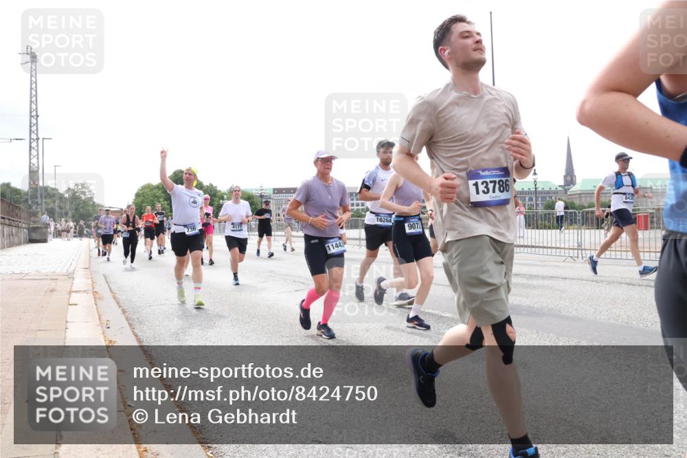 29.06.2025 - hella hamburg halbmarathon Lena Gebhardt http://msf.ph/oto/8424750 29.06.2025 10:43:18 Lombardsbrücke 4177, 11443, 16264, 9072, 13786, 1149, 1155, 1467, 1788, 1816, 1878, 2103, 2158, 2267, 2361, 2450, 2509, 2971, 3074, 3238, 3329, 3378, 3390, 3518, 3638, 3764, 4056, 4105, 4177, 4302, 4367, 4385, 4680, 5067, 5268, 5370, 5610, 5720, 5755, 5967, 6012, 6096, 6226, 6440, 6931, 7043, 7197, 7461, 7872, 7926, 8135, 8184, 8233, 8408, 8435, 8795, 8991, 9072, 9304, 9378, 9639, 9641, 9644, 9831, 9976, 10008, 10083, 10180, 10200, 10202, 11710, 13049 meine-sportfotos.de