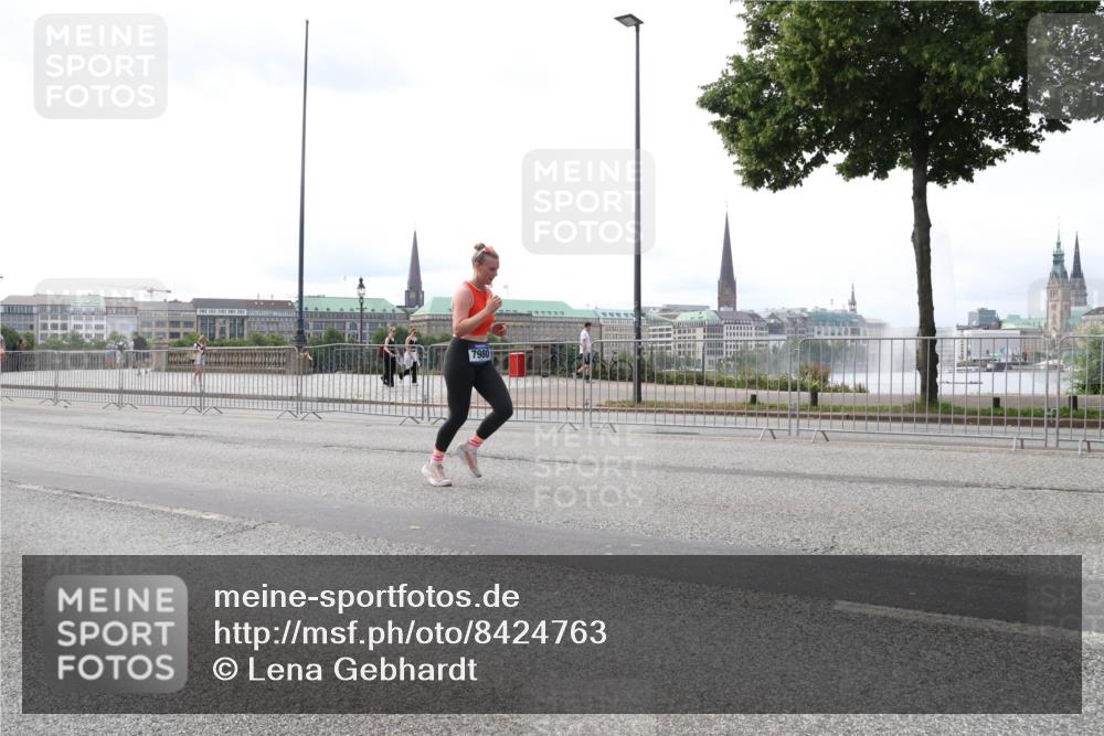 29.06.2025 - hella hamburg halbmarathon Lena Gebhardt http://msf.ph/oto/8424763 29.06.2025 10:28:33 Lombardsbrücke 1518, 1557, 3445, 4700, 4834, 5249, 5250, 5369, 5604, 5718, 5903, 5939, 6102, 6418, 7667, 7980, 8215, 8327, 8560, 9642, 9653, 9654, 9716, 9855, 10068, 10434, 13045, 13296, 13400, 13568, 14017, 14155, 15123, 15256, 16125, 16643, 18256, 18293, 18604, 19180 meine-sportfotos.de