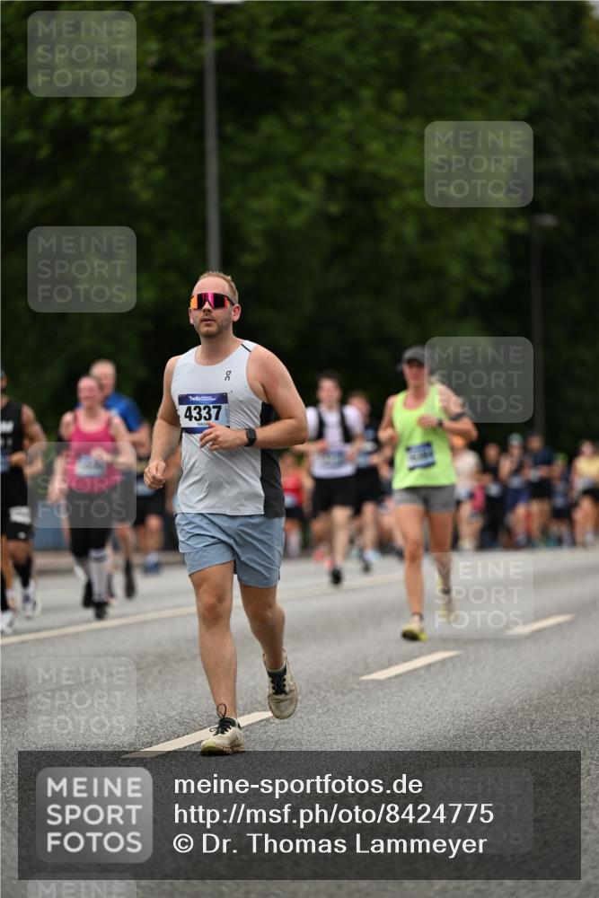 29.06.2025 - hella hamburg halbmarathon Dr. Thomas Lammeyer http://msf.ph/oto/8424775 29.06.2025 10:49:38 Kennedybrücke 1024, 1774, 1798, 2550, 2779, 3570, 4275, 4337, 4388, 5099, 5949, 6841, 6888, 7216, 7859, 7912, 8745, 8907, 9084, 9085, 10562, 10668, 10727 meine-sportfotos.de