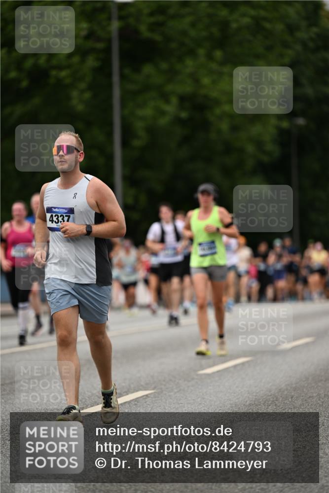 29.06.2025 - hella hamburg halbmarathon Dr. Thomas Lammeyer http://msf.ph/oto/8424793 29.06.2025 10:49:39 Kennedybrücke 1024, 1774, 1798, 2550, 2779, 3570, 4275, 4337, 4388, 5099, 5949, 6841, 6888, 7216, 7859, 7912, 8745, 8907, 9084, 9085, 10562, 10668, 10727 meine-sportfotos.de