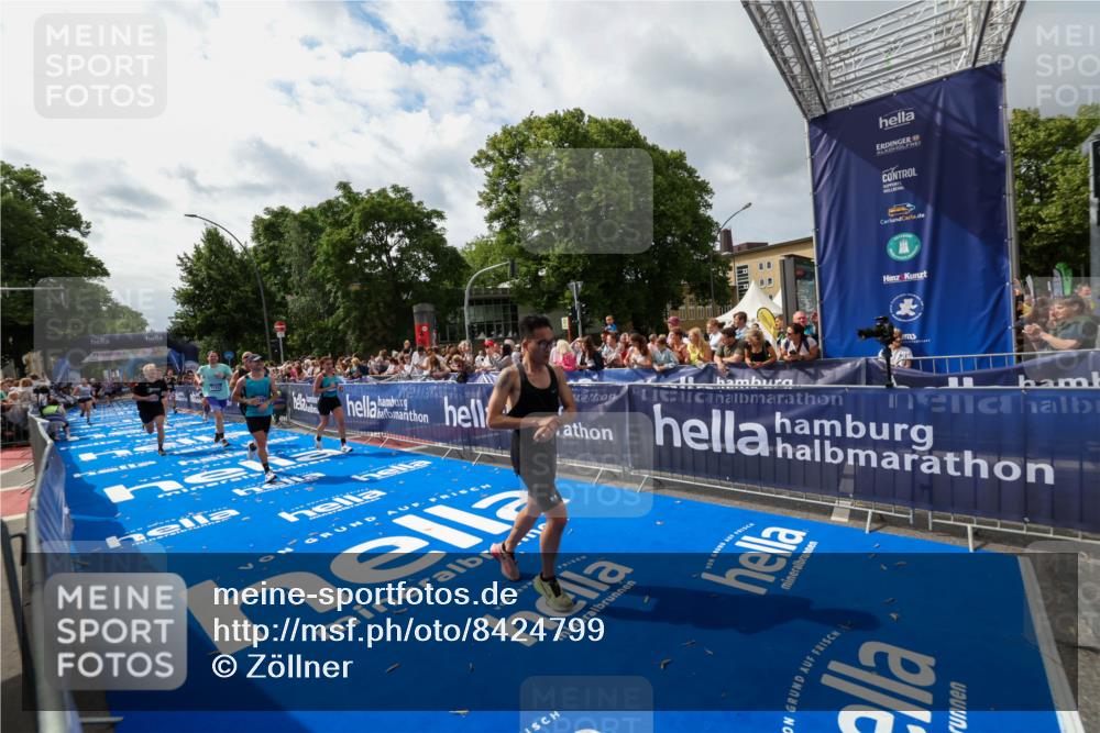 29.06.2025 - hella hamburg halbmarathon Zöllner http://msf.ph/oto/8424799 29.06.2025 10:34:06 Ziel 9345, 9519, 11019, 11202, 11227, 13066, 13493, 13494, 14448, 15268, 16724, 17877 meine-sportfotos.de