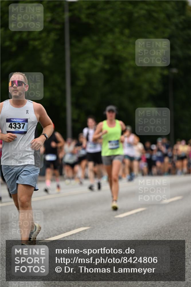 29.06.2025 - hella hamburg halbmarathon Dr. Thomas Lammeyer http://msf.ph/oto/8424806 29.06.2025 10:49:39 Kennedybrücke 1024, 1774, 1798, 2550, 2779, 3570, 4275, 4337, 4388, 5099, 5949, 6841, 6888, 7216, 7859, 7912, 8745, 8907, 9084, 9085, 10562, 10668, 10727 meine-sportfotos.de
