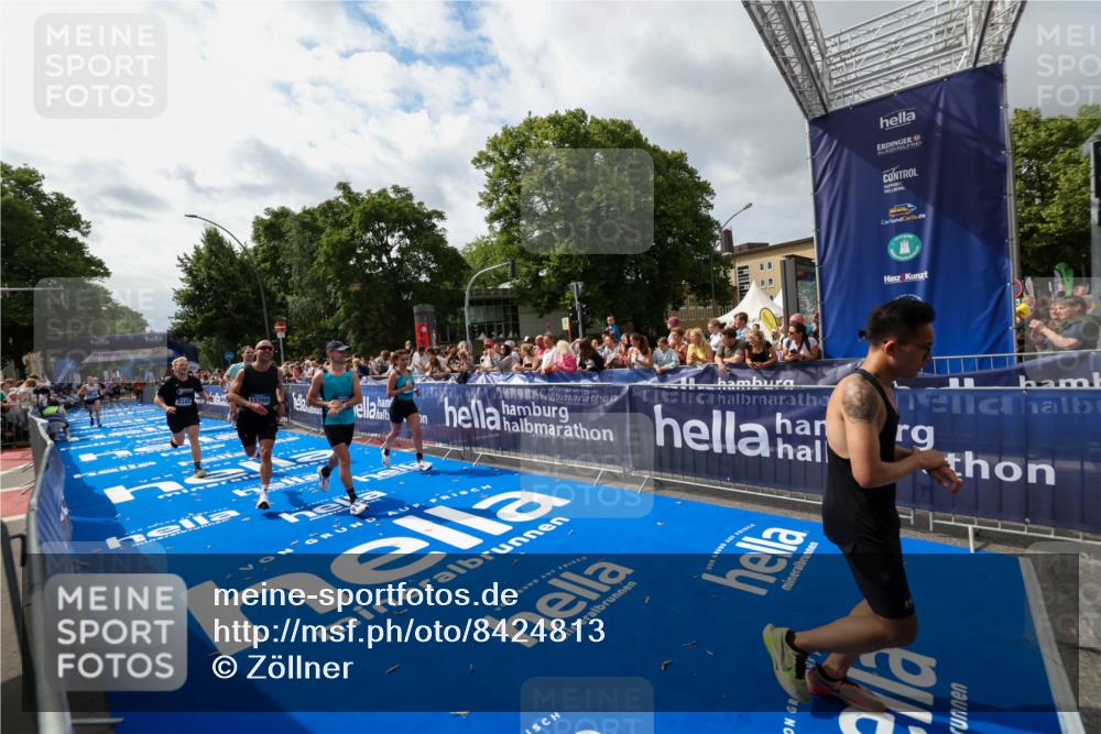 29.06.2025 - hella hamburg halbmarathon Zöllner http://msf.ph/oto/8424813 29.06.2025 10:34:07 Ziel 9345, 9376, 9519, 11019, 11202, 11227, 13066, 13493, 13494, 14448, 15268, 16724, 17751, 17877 meine-sportfotos.de