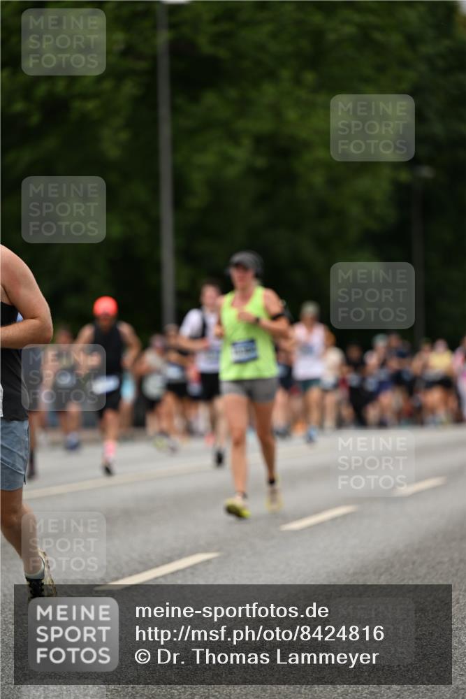 29.06.2025 - hella hamburg halbmarathon Dr. Thomas Lammeyer http://msf.ph/oto/8424816 29.06.2025 10:49:40 Kennedybrücke 1024, 1774, 1798, 2550, 2779, 3570, 4275, 4337, 4388, 5099, 5949, 6841, 6888, 7859, 7912, 8745, 8907, 9084, 10562, 10668, 10727 meine-sportfotos.de