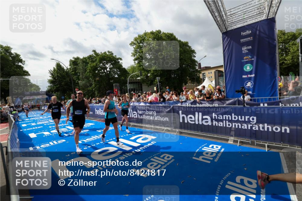 29.06.2025 - hella hamburg halbmarathon Zöllner http://msf.ph/oto/8424817 29.06.2025 10:34:07 Ziel 9345, 9376, 9519, 11019, 11202, 11227, 13066, 13493, 13494, 14448, 15268, 16724, 17751, 17877 meine-sportfotos.de