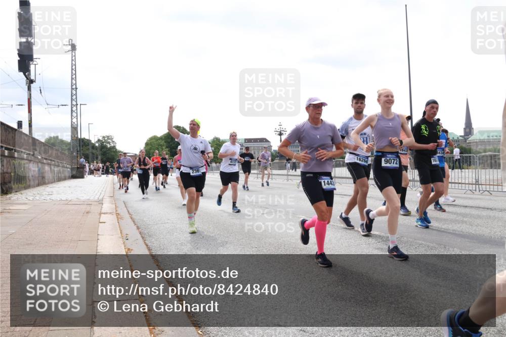 29.06.2025 - hella hamburg halbmarathon Lena Gebhardt http://msf.ph/oto/8424840 29.06.2025 10:43:18 Lombardsbrücke 2361, 4177, 1443, 16264, 9072, 8435, 162, 1149, 1155, 1467, 1788, 1816, 1878, 2103, 2158, 2267, 2361, 2450, 2509, 2971, 3074, 3238, 3329, 3378, 3390, 3518, 3638, 3764, 4056, 4105, 4177, 4302, 4367, 4385, 4680, 5067, 5268, 5370, 5610, 5720, 5755, 5967, 6012, 6096, 6226, 6440, 6931, 7043, 7197, 7461, 7872, 7926, 8135, 8184, 8233, 8408, 8435, 8795, 8991, 9072, 9304, 9378, 9639, 9641, 9644, 9831, 9976, 10008, 10083, 10180, 10200, 10202, 11710, 13049 meine-sportfotos.de