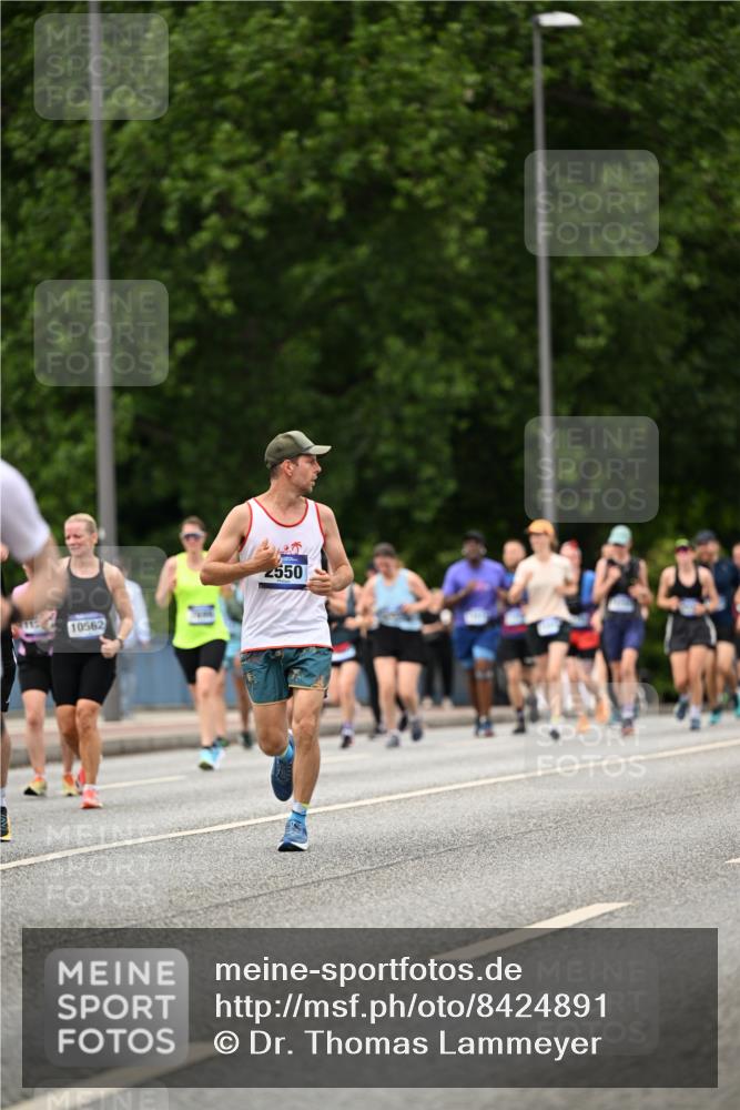 29.06.2025 - hella hamburg halbmarathon Dr. Thomas Lammeyer http://msf.ph/oto/8424891 29.06.2025 10:49:47 Kennedybrücke 1774, 1798, 2550, 2779, 2846, 3570, 3879, 3993, 4275, 4337, 4388, 5099, 5190, 5339, 5949, 6888, 7699, 7859, 7912, 8272, 8594, 8907, 9536, 10562, 10668, 10727 meine-sportfotos.de
