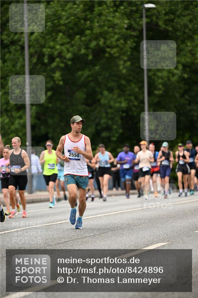 29.06.2025 - hella hamburg halbmarathon Dr. Thomas Lammeyer http://msf.ph/oto/8424896 29.06.2025 10:49:47 Kennedybrücke 1774, 1798, 2550, 2779, 2846, 3570, 3879, 3993, 4275, 4337, 4388, 5099, 5190, 5339, 5949, 6888, 7699, 7859, 7912, 8272, 8594, 8907, 9536, 10562, 10668, 10727 meine-sportfotos.de